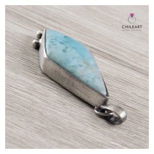 larimar, larimar  biżuteria, srebro, larimar i kwiatek, larimar kwiat, larimar wisior z listkiem, wisior z larimarem, larimar w srebrze, larimar wisior, biżuteria autorska, srebro oksydowane, polskie rękodzieło,  srebrna biżuteria, chileart, biżuteria chileart