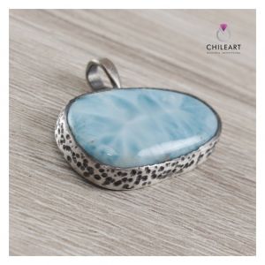 larimar, larimar  biżuteria, srebro, larimar i kwiatek, larimar kwiat, larimar wisior z listkiem, wisior z larimarem, larimar w srebrze, larimar wisior, biżuteria autorska, srebro oksydowane, polskie rękodzieło,  srebrna biżuteria, chileart, biżuteria chileart